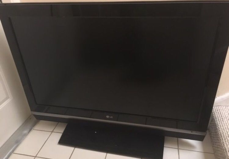 LG 42 inch flat screen TV 42LC2D