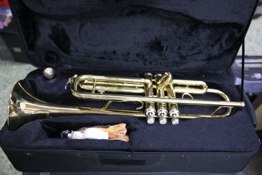 Cecillo Student Model Trumpet with Case & Mouthpiece 