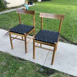 2 Chairs And Dining Table $237.00 You Have The Choice Of 2 Cgsirs 