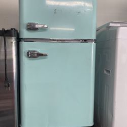 New Mini Fridge 