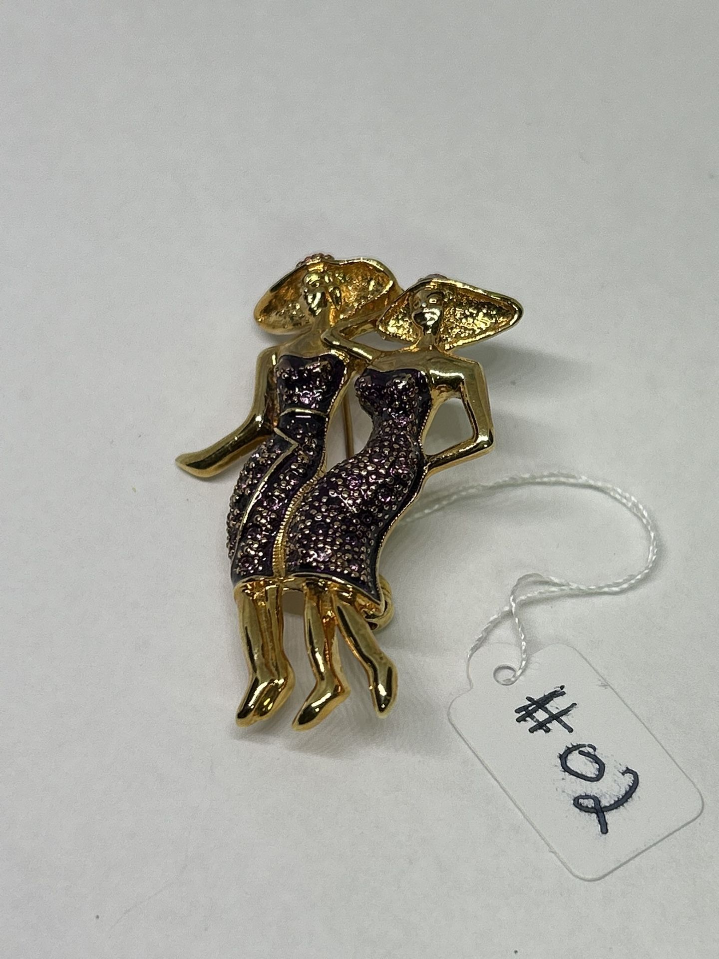 PRETTY LADIES GOLD TONE BROOCH ESTATE FIND JEWELRY VINTAGE TO FASHION ⭐️⭐️⭐️⭐️⭐️