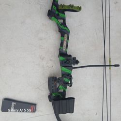 Barnett Compound Bow Black Green Camo