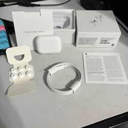 Apple AirPods Pro with MagSafe Charging Case