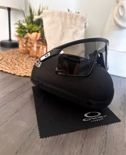 New Oakleys  Box, Pouch Cloth All Included