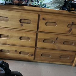 Bedroom Set With Dresser And  Mirror / Twin Mattress 