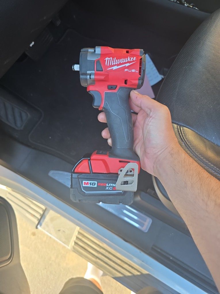 Milwaukee Fuel 3/8 Compact Impact Wrench