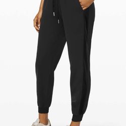 NWOT Lululemon On The Fly Jogger *Velvet Trim SPECIAL EDITION- Size 8