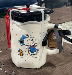 Rae Dunn Peanuts Mug w Tassel & Grad Hat Lid CLASS OF 2026, NEW!