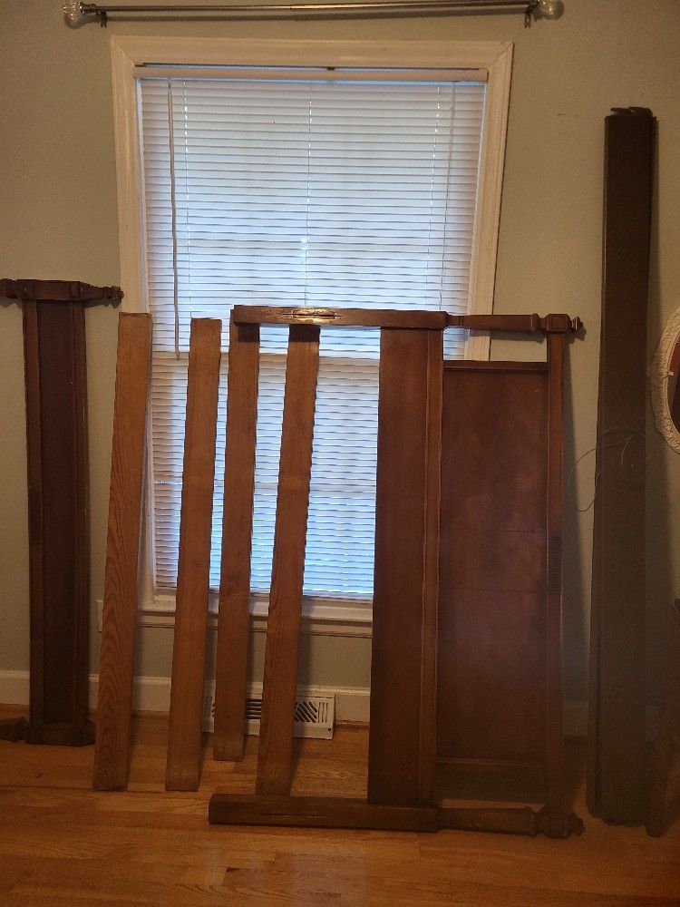Full Size Wood Bed