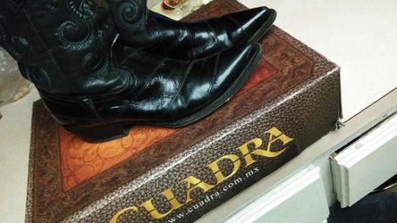 comienzo Gracioso hazlo plano Botas piel de anguila marca cuadra en muy buenas condiciones for Sale in  Corona, CA - OfferUp