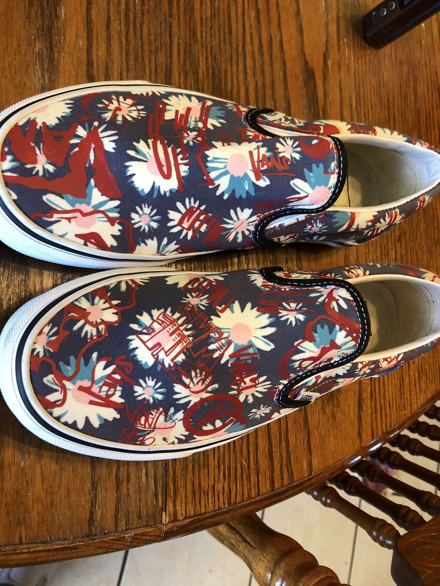 Unisex Vans Slip On Shoes Women’s Size 6 Men’s Size 9