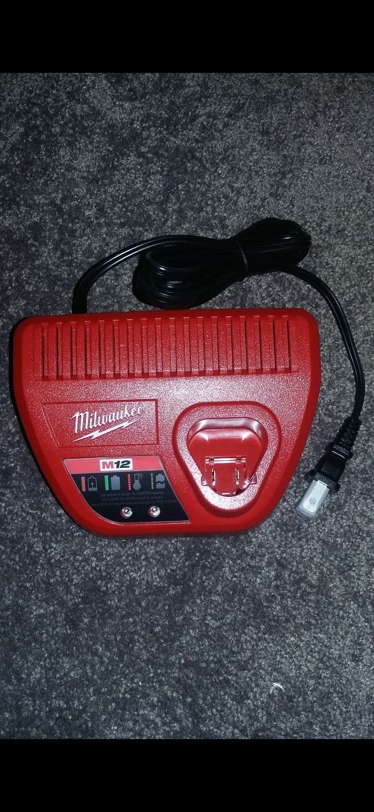 Milwaukee M12 Battery Charger 