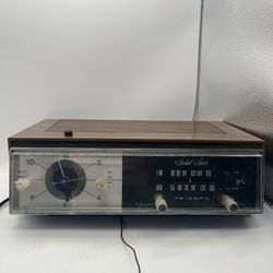 Vintage Triumph Mod. RG-914 Electric Radio Solid State