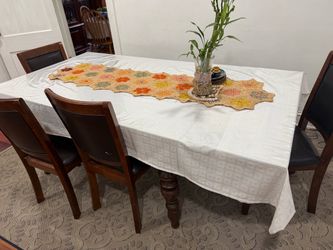 Dining table set 6 seats / 4 chairs and 1 bench lower price if pick up by 10/12