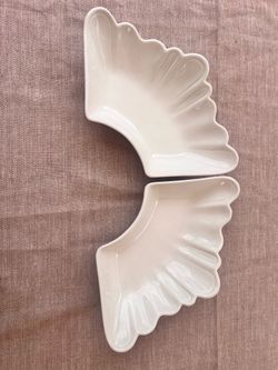 2 ceramic serving trays