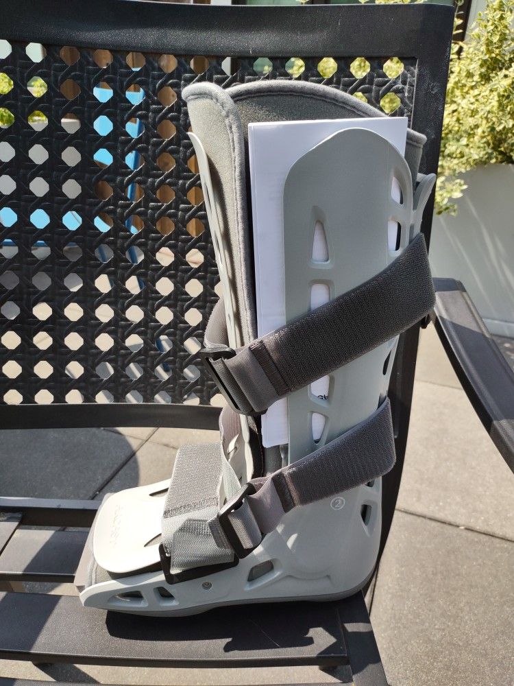 Medical Boot, Aircast, Brand New, Free
