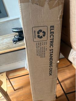 Electric standing desk