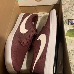 NIKE SHOES