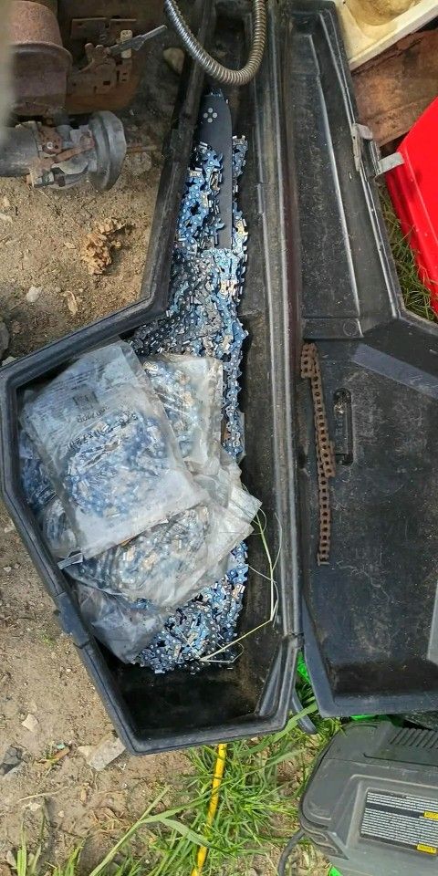 30 Brand New Chains And Some Bars Hardcase For Chainsaw