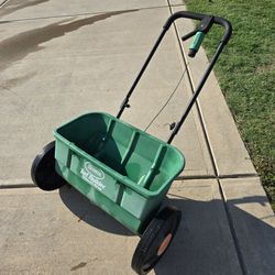 Scotts Turf Builder Classic Drop Spreader 32-lb