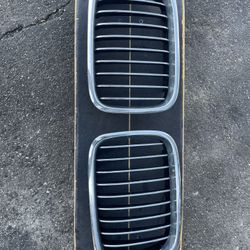 Bmw 3 Series Grill Like New