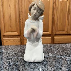 Porcelain Angel Praying Girl Figurine.  Size 8 inches tall.  .  Preowned Excellent Condition.  The lighting is bad in the picture there are no white s