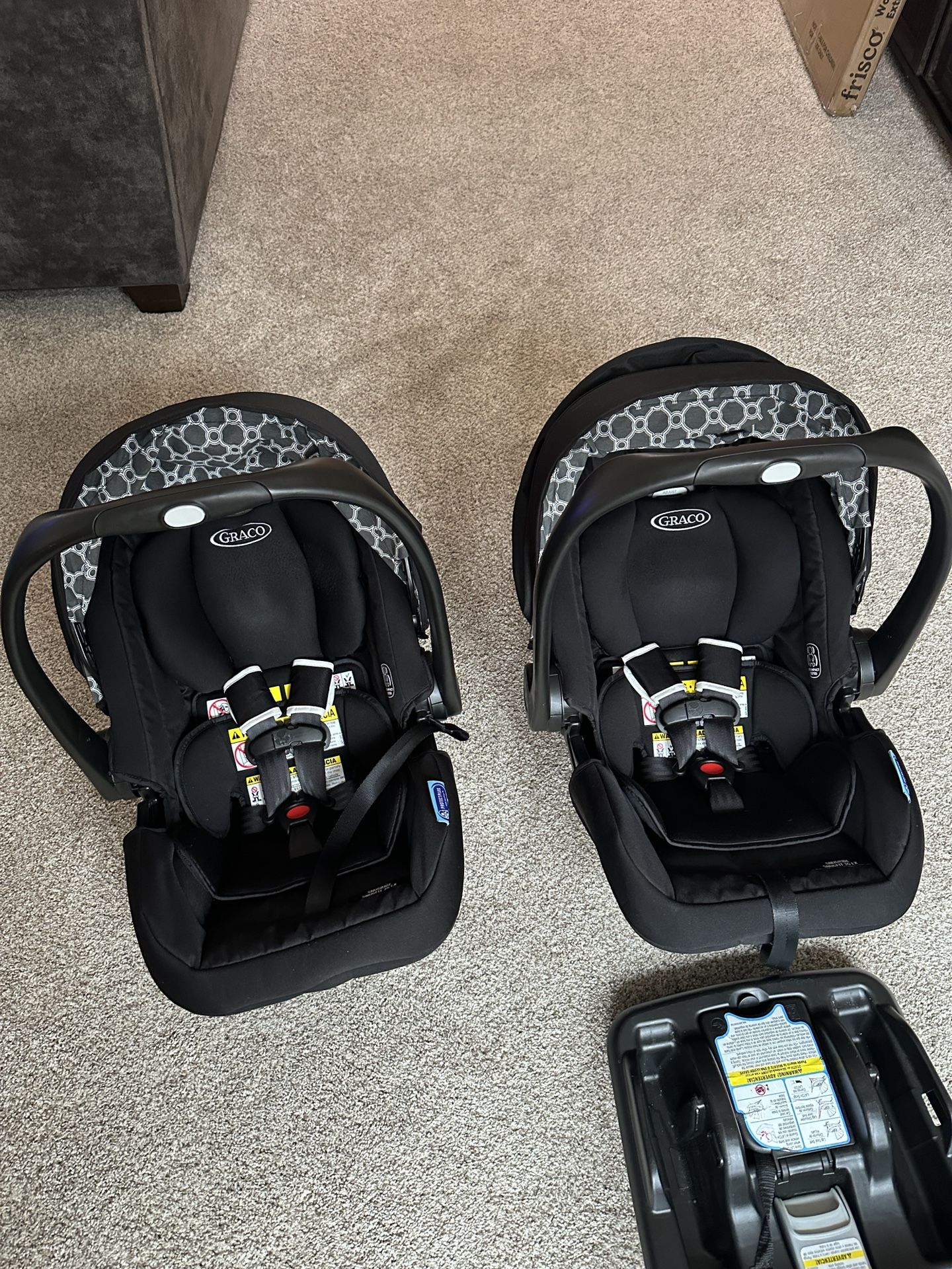 Two Graco Snugride Snugfit 35 LX car seats and 4 bases