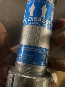 Expension joint conduit fitting