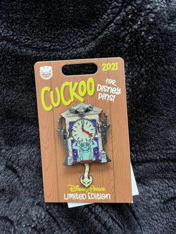 DISNEY DLR HAUNTED MANSION CUCKOO CLOCK SERIES (1ST) POTM LE PIN