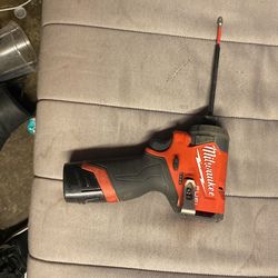 Milwaukee M12 Impact