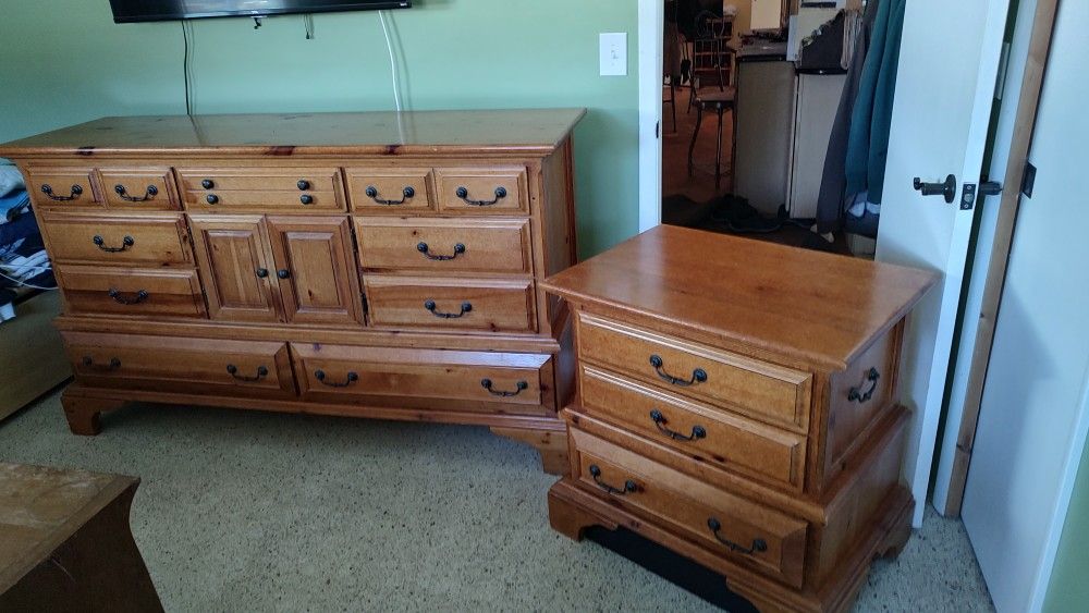 Solid Wood King Size Dresser & Nightstand