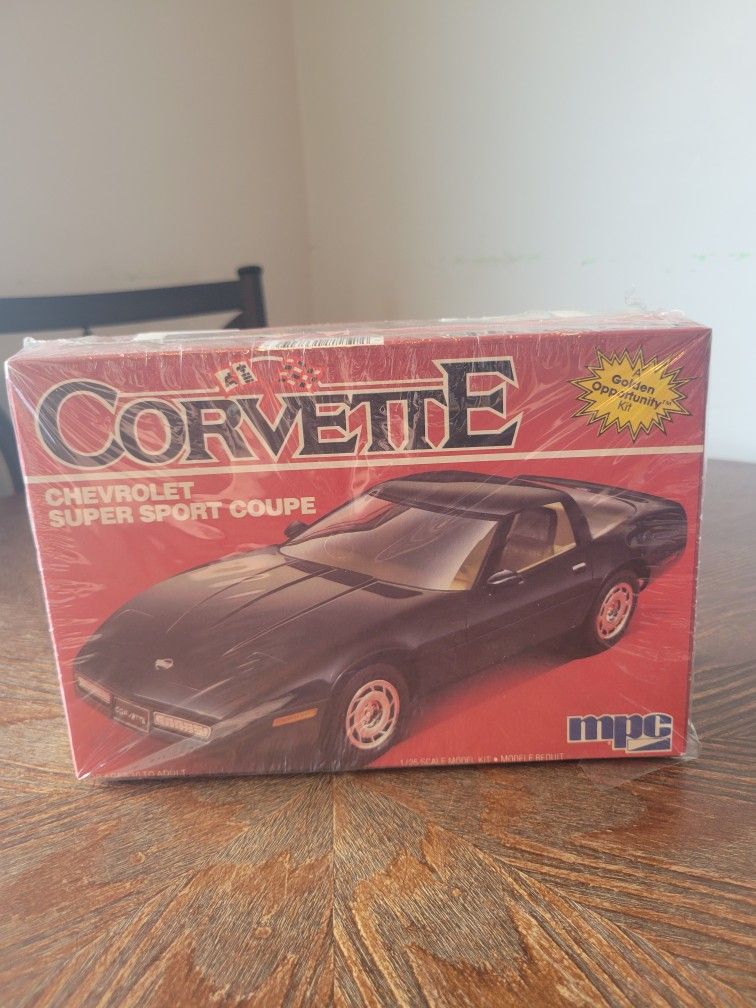 MPC #6364 Corvette Super Sport Coupe 1/25 Scale Model Kit