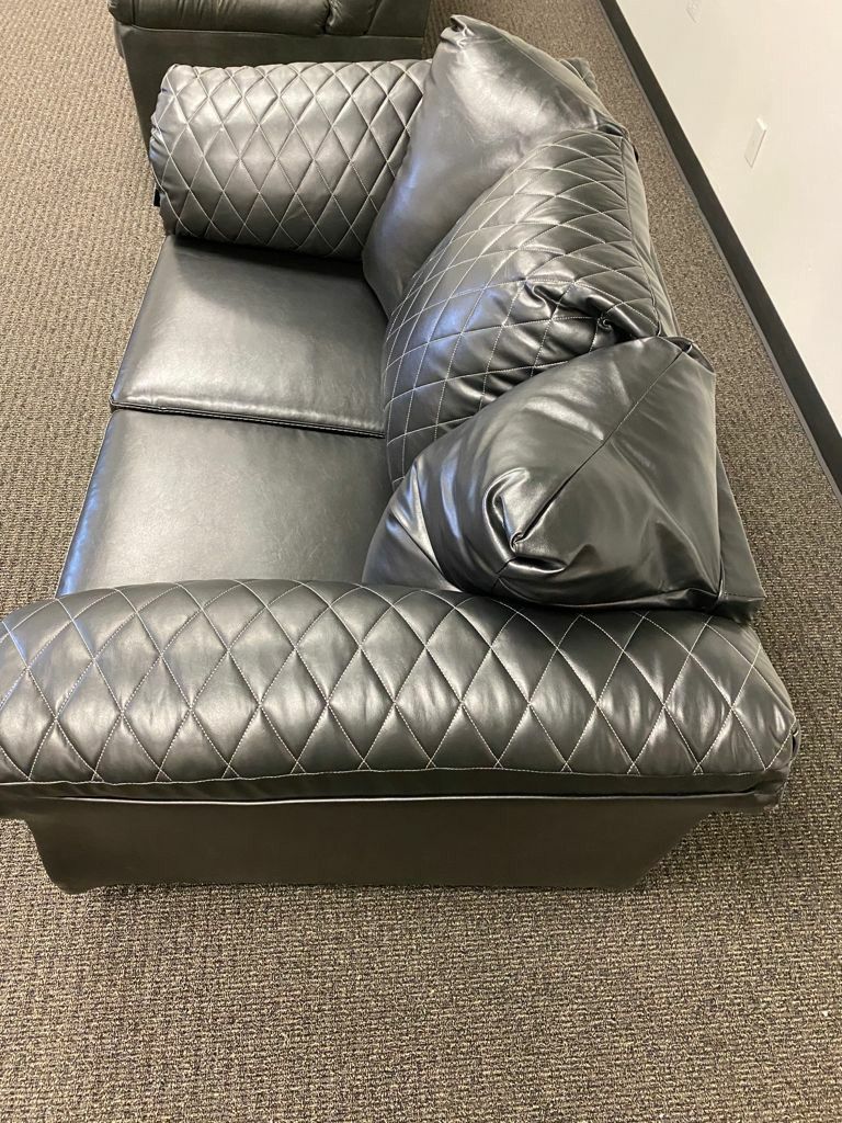 💥Betrillo Black Loveseat💥👈Financing Available Only $10 Down Payment🥳