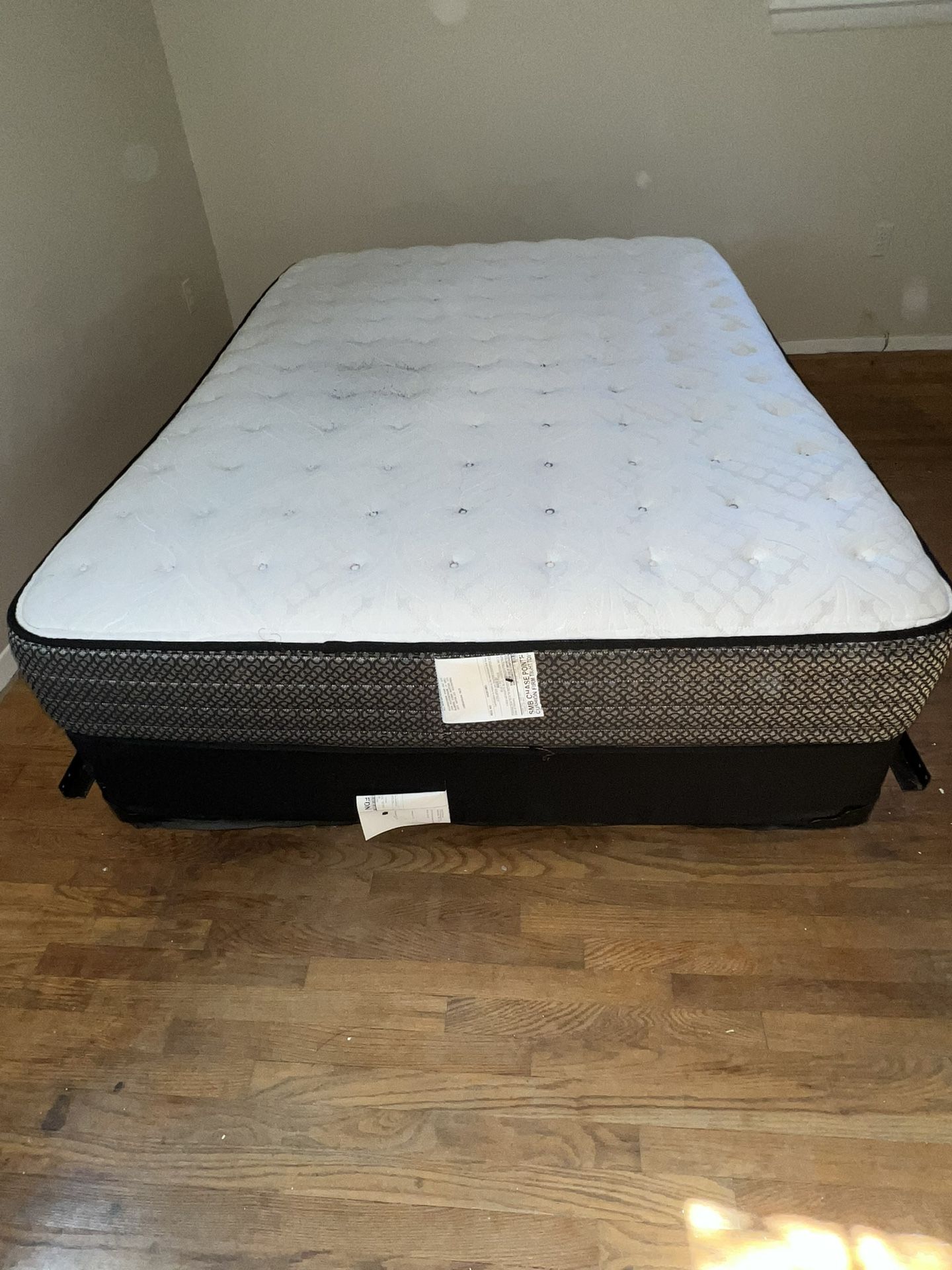 Sealy Performance Posturepedic Technology Queen Mattress
