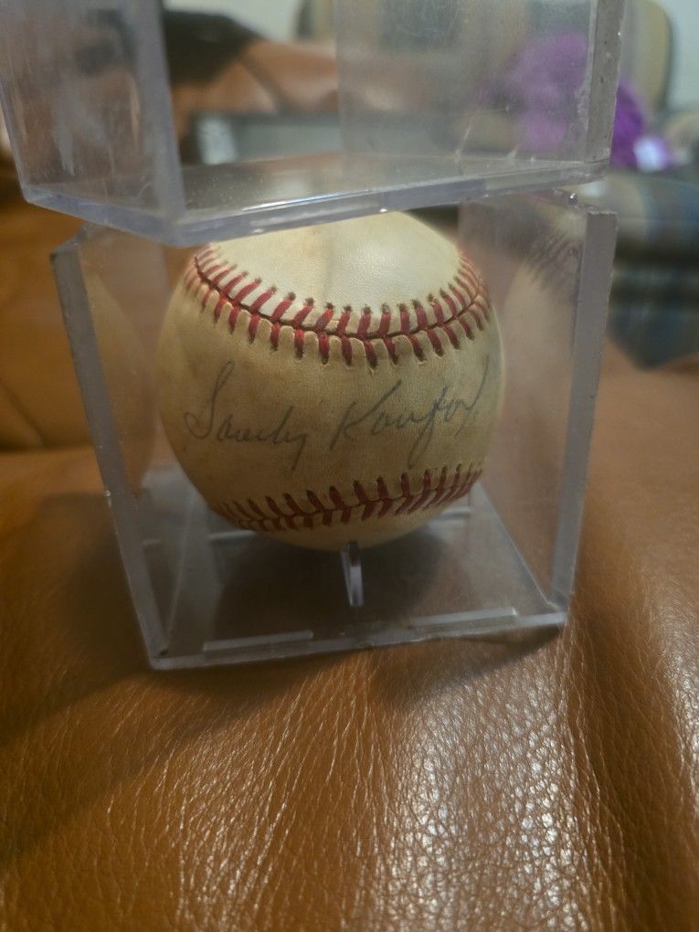Sandy Kaufax Autographed Base Ball PSA Graded 