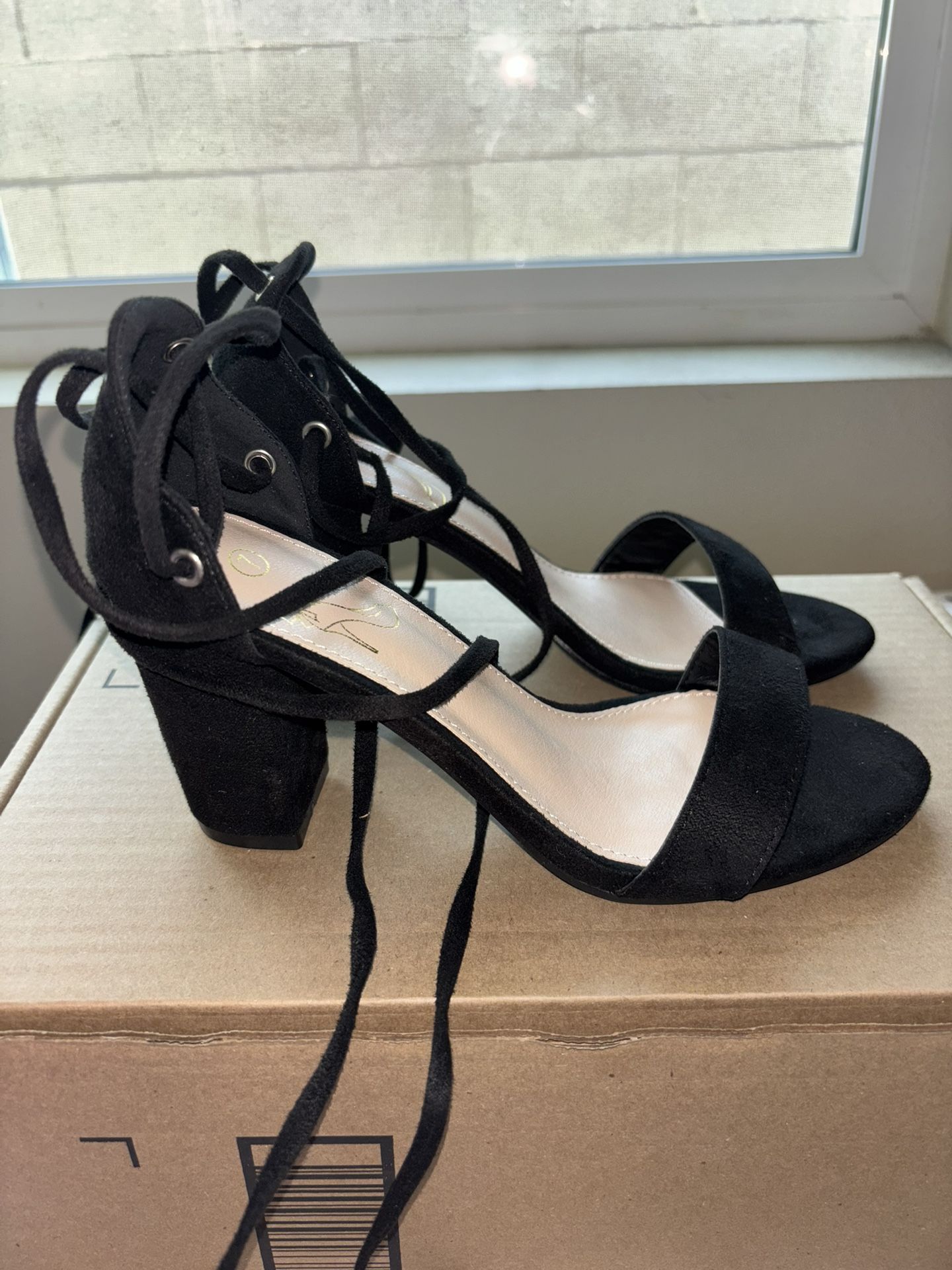 BLACK SKINNY WEDGE HEEL 