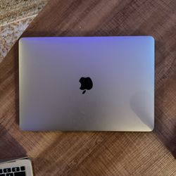 MACBOOK AIR