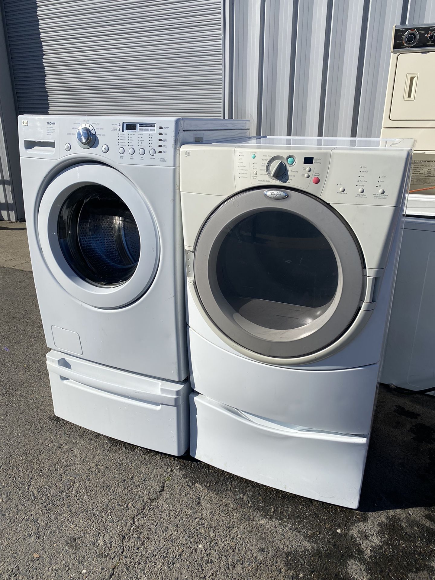 Frontload Lg Washer and Whirlpool electric dryer can deliver The rubber part on the washer is a little old but it doesn’t affect the laundry and it do
