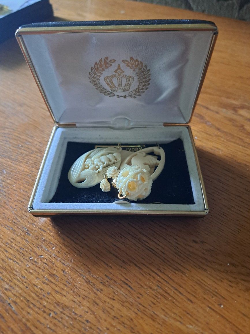 Oriental Ivory Jewelry 