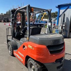 2017 Toyota 8000LBS WHSE Forklift