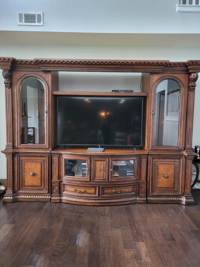 Great Piece Of Furniture - Entertainment Center