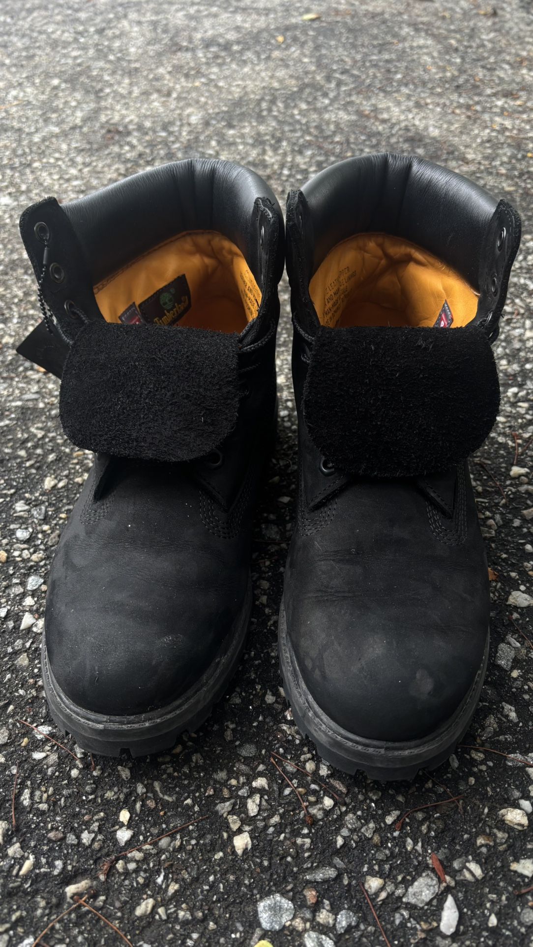 •BLACK TIMBERLAND BOOTS•