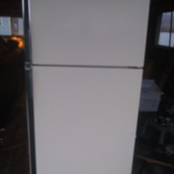 Kenmore 22 Cu Ft Refrigerator With Ice Maker