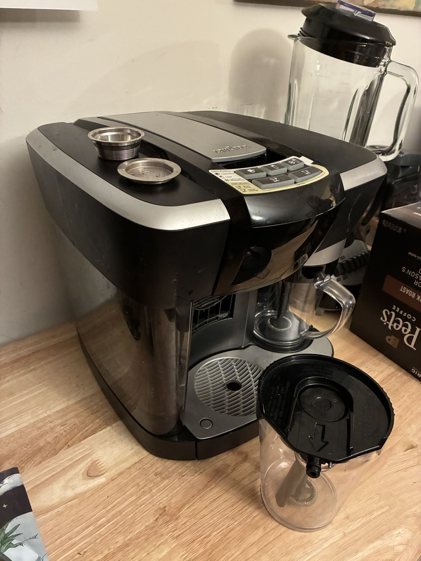 KEURIG Lavazza Espresso Cappuccino Latte Frothing Machine System