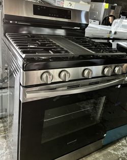 SAMSUNG Freestanding Gas Range Hidden Bake Element Wi-Fi 6.0 cu.ft.