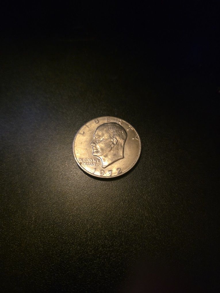 1972 Philidalphia No Mint Mark Eisenhower One Dollar Coin