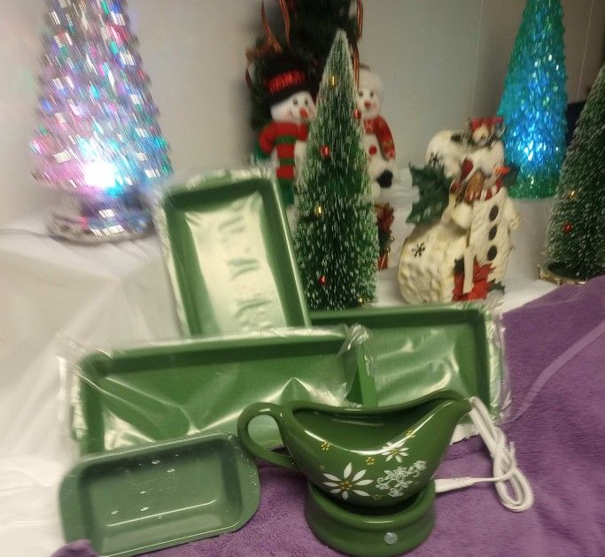 Electric Gravy Boat and Flexible Silicone Half Loaf Pans