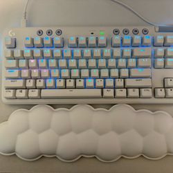 Logitech G715 Lightspeed Wireless Keyboard