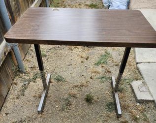 Adjustable height computer/utility table