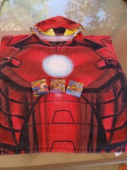 Boys Marvel hooded towel with magic wash rags